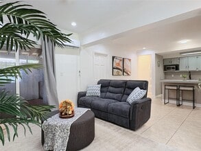 Building Photo - 1726 Thomas St