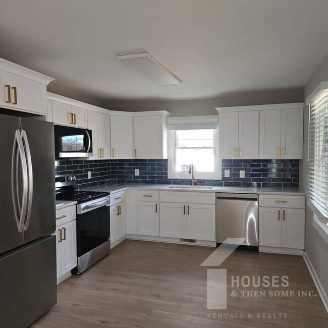 Building Photo - 511 Hampton Ave