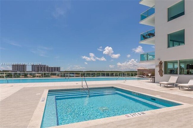 Foto del edificio - 400 Sunny Isles Blvd