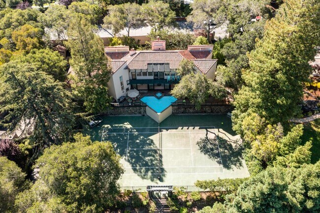 Building Photo - 930 Chiltern Rd