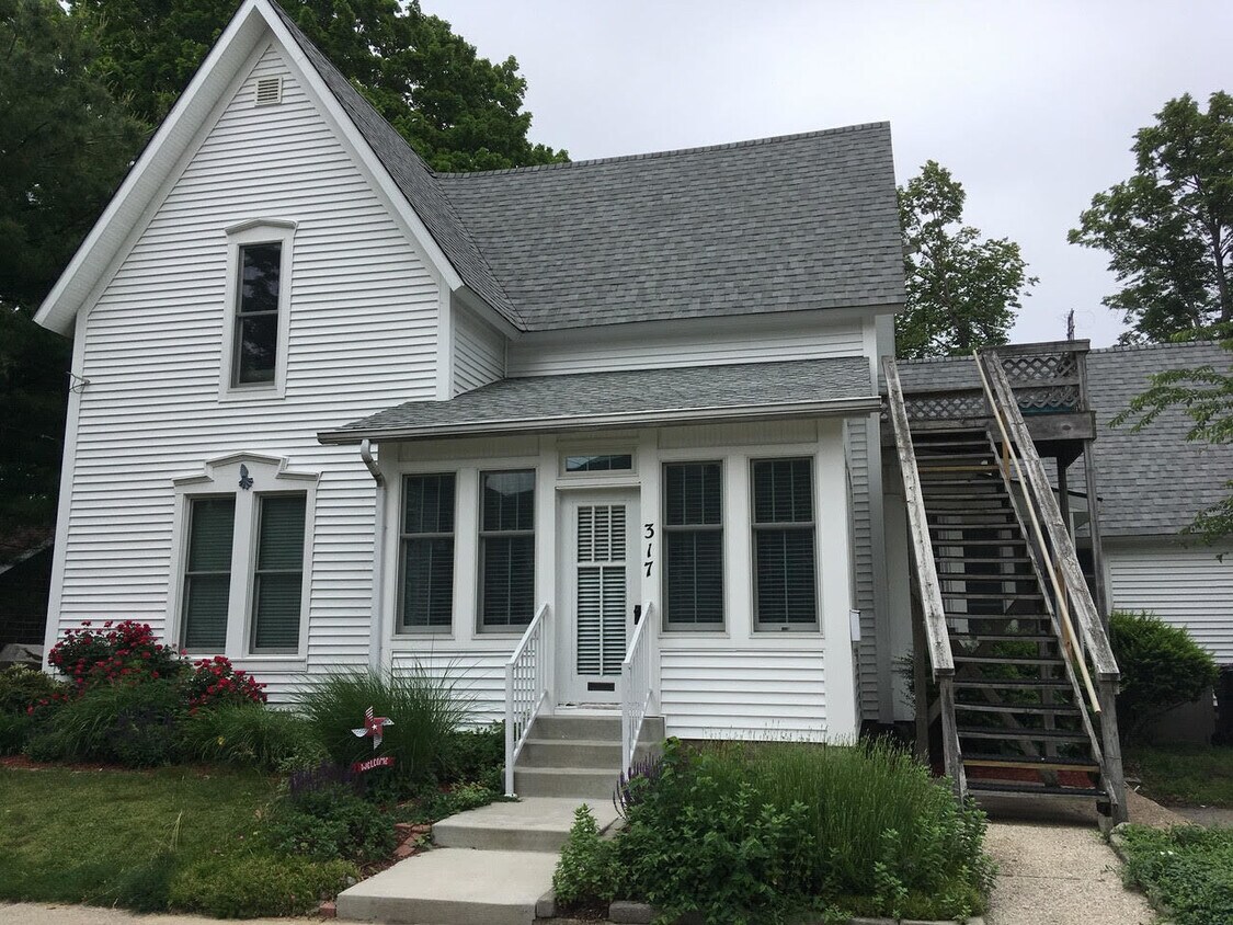 Primary Photo - PLACEMENT - Eagle St., 317