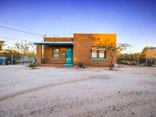 Building Photo - 3 Bedroom 1 Bathroom