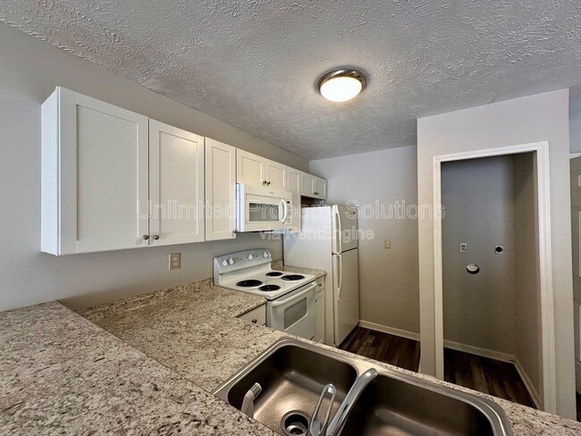 Building Photo - 215 Sunn Aire Ct