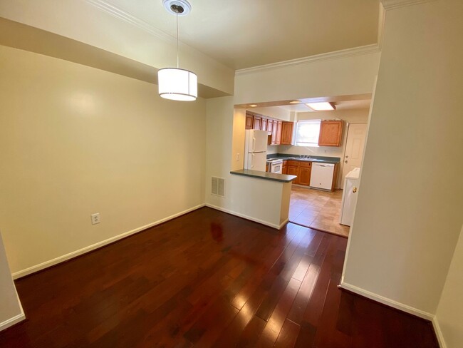 Foto del edificio - Charming 2Bedroom Brick Townhome in Washin...