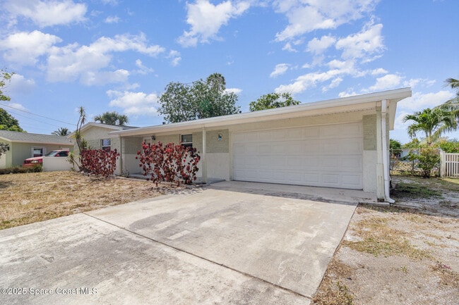 Building Photo - 205 Trinidad Dr