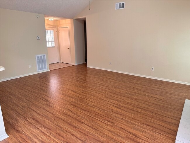 Building Photo - 2831 Lakefield Way