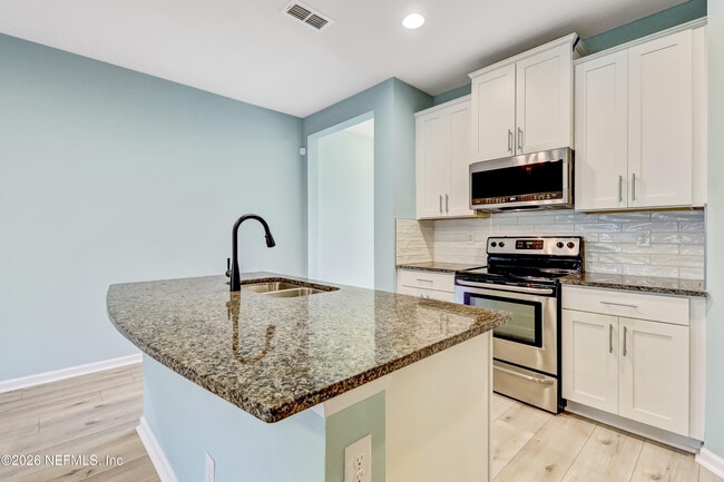 Foto del edificio - 68 Servia Dr