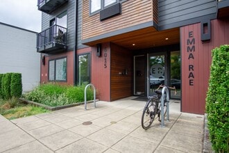 Building Photo - 6015 S Virginia Ave