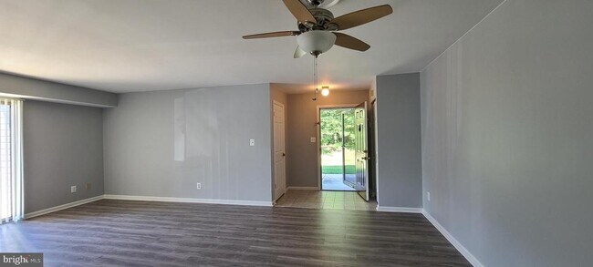 Foto del edificio - 5829 Orchard Hill Ct