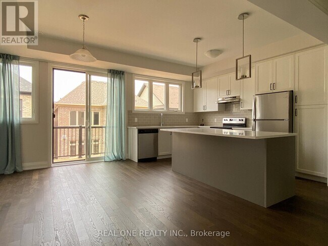 Photo du bâtiment - 1490 Yellow Rose Cir