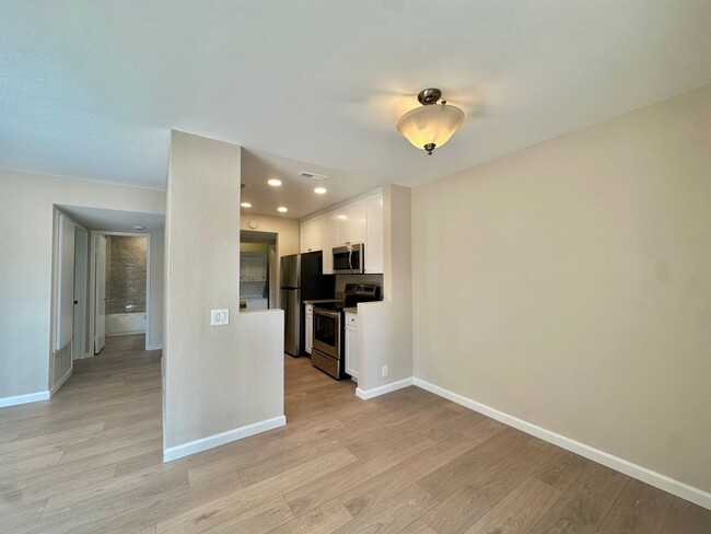 Foto del edificio - Newly Remodeled 2 Bedroom 2 Bath Near UTC ...