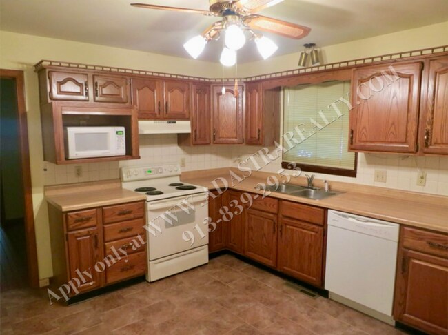 Foto del edificio - Beautiful 3 Bed/1 Bath Home in KCMO-Availa...