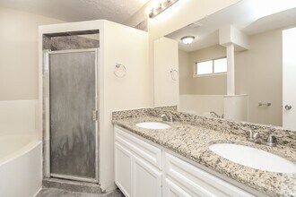 Building Photo - 9046 Smokehollow Dr