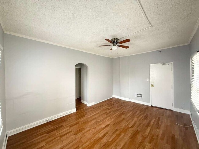 Foto del edificio - 849 S Kenmore Ave
