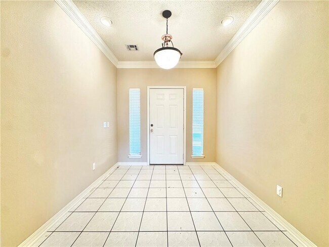 Building Photo - 3211 Dogwood View
