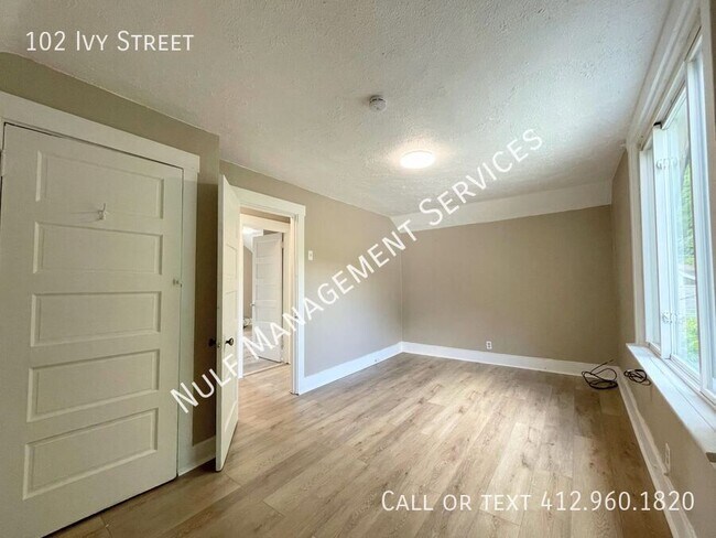 Building Photo - 102 Ivy St