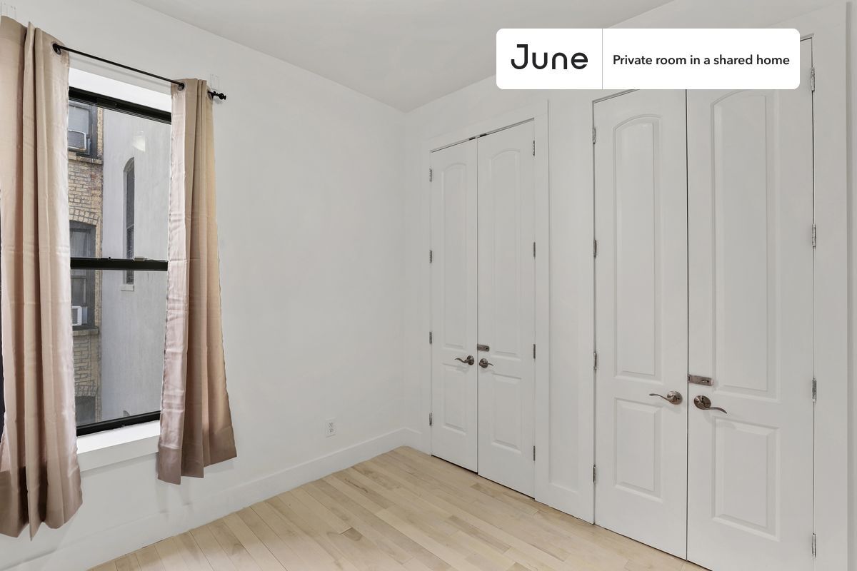 Foto principal - Private bedroom in 4 bed/2 bath Home