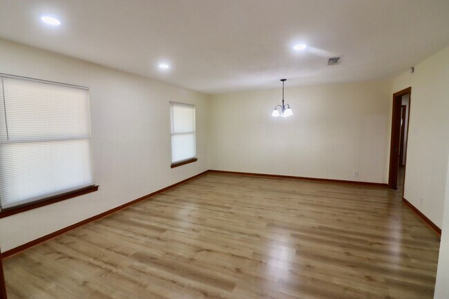 Building Photo - Brock ISD! 4 Acres!
