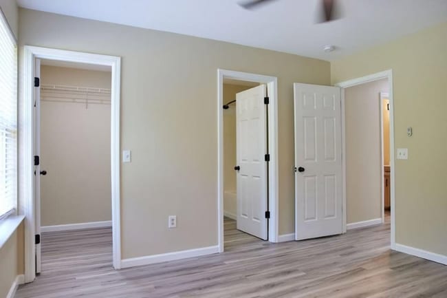 Building Photo - 111 Lora Ln