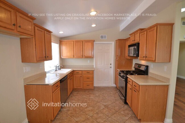 Building Photo - 548 Galsworthy St