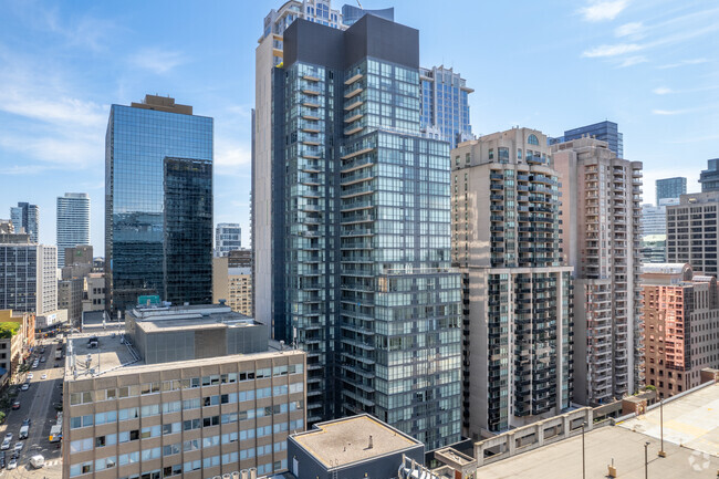 Photo du bâtiment - Lumiere Condominiums
