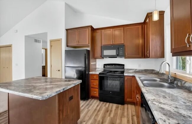 Building Photo - 823 Thompson Dr
