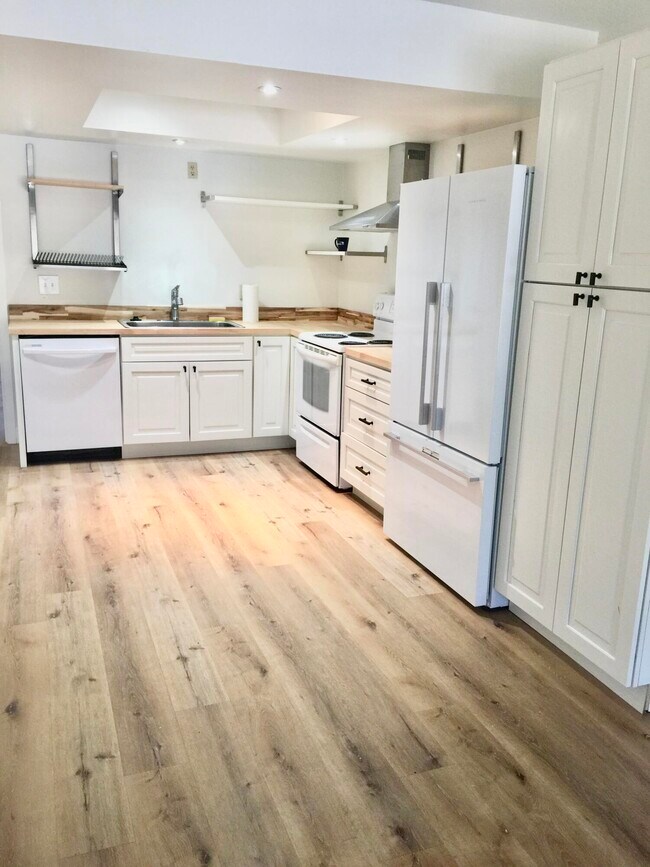 Building Photo - 9647 Spyglass Ave