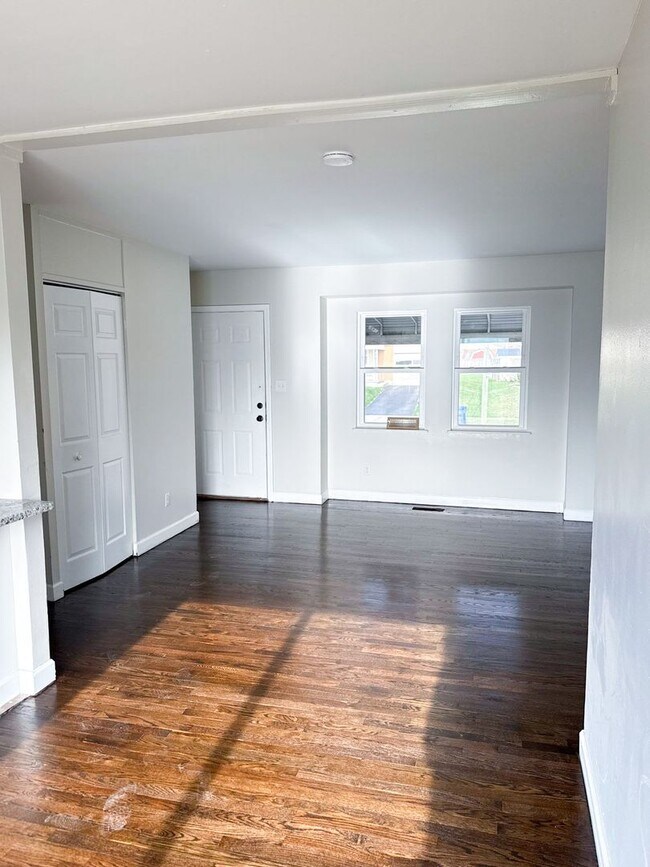 Foto del edificio - Move-In Ready Columbus Home Featuring Mode...