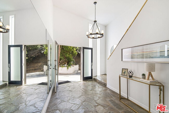 Foto del edificio - 8155 Willow Glen Rd