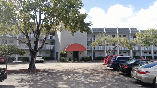 Foto del edificio - 6570 Royal Palm Blvd