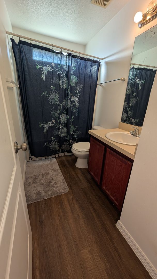 Foto del edificio - In the Heart of Down Town Orlando, 3 bedrooms house with lawn care service included