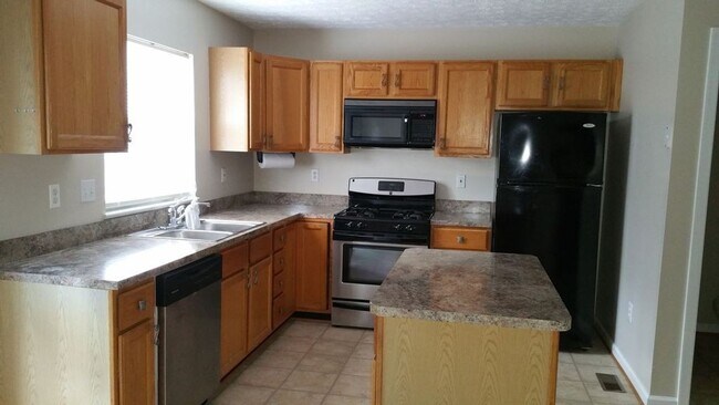 Foto del edificio - Spacious 3BR Townhouse in Sought-After Constant Friendship – Minutes to Everything!