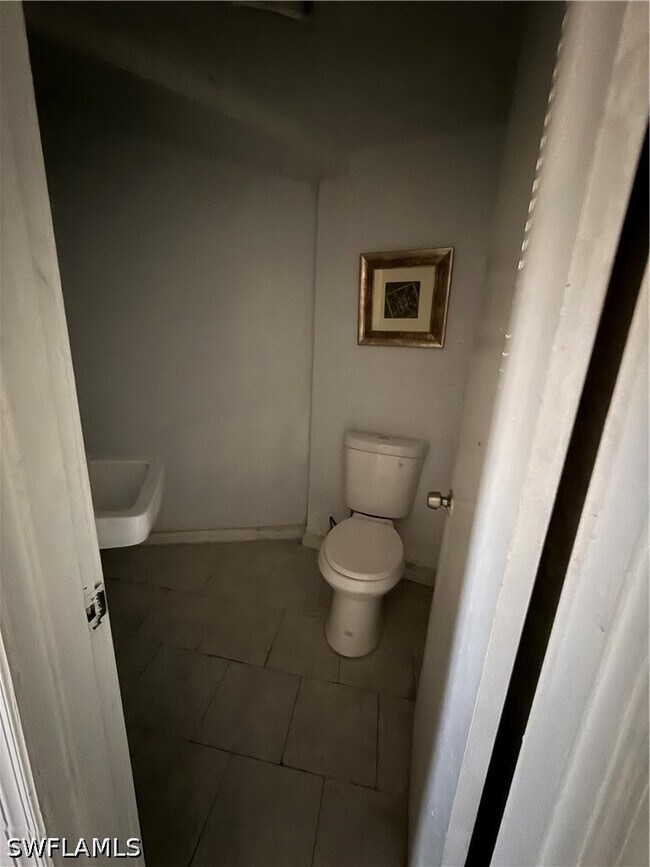 Foto del edificio - 1189 N Tamiami Trl