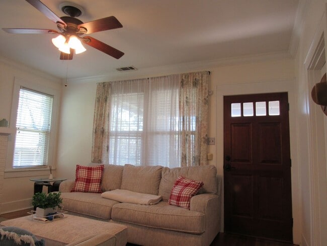 Building Photo - Contact Peggy Goodman 501 676 1758