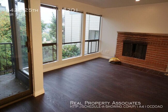 Building Photo - 3428 25th Ave W