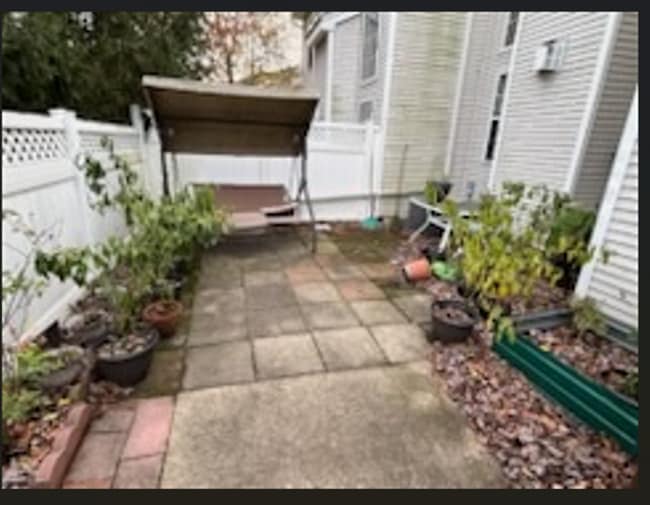 Building Photo - 11 Windsong Cir