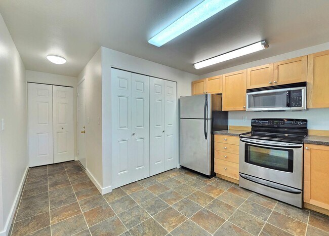 Foto del edificio - 2 Bedroom Condo Available in Kenmore