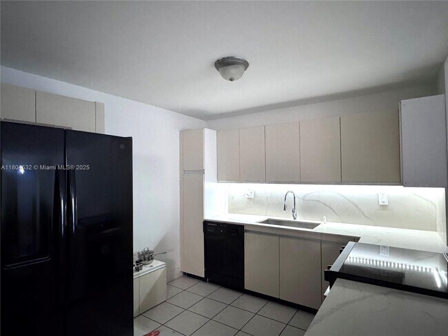 Foto del edificio - 18151 NE 31st Ct