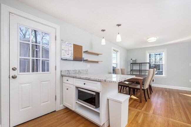 Foto del edificio - 107 Hemlock St