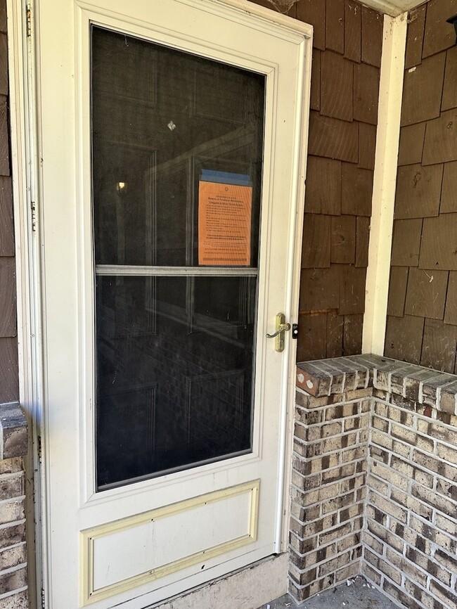Building Photo - SE Side 3 Bedroom 2 Bathroom Fully Rehabbed