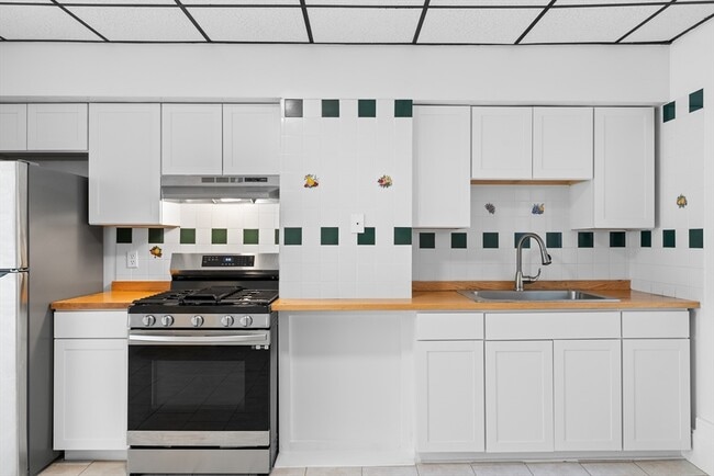 Building Photo - 212 Princeton St