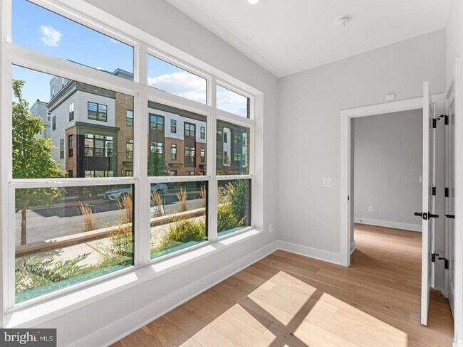 Foto del edificio - 2015 Tysons Ridgeline Rd