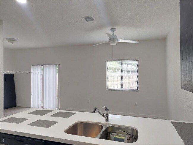 Foto del edificio - 4409 SW 163rd Pl