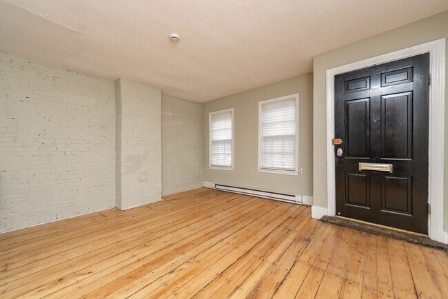 Building Photo - 2 Lawrence St