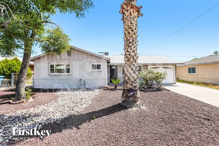Foto principal - 205 E Orchid Ln