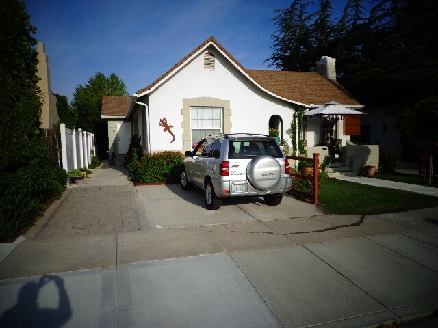 Primary Photo - 1121 Gordon Ave