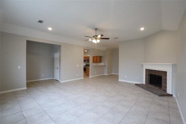 Building Photo - 18191 Holly Forest Dr