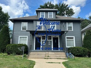 Building Photo - 1242 S Maple Ave