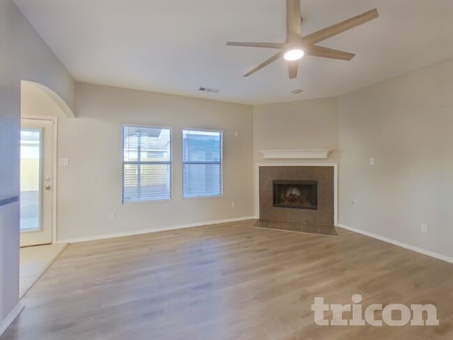 Foto del edificio - 5825 Show Master Ln