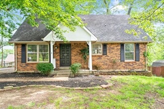 Building Photo - 607 Bay Ln